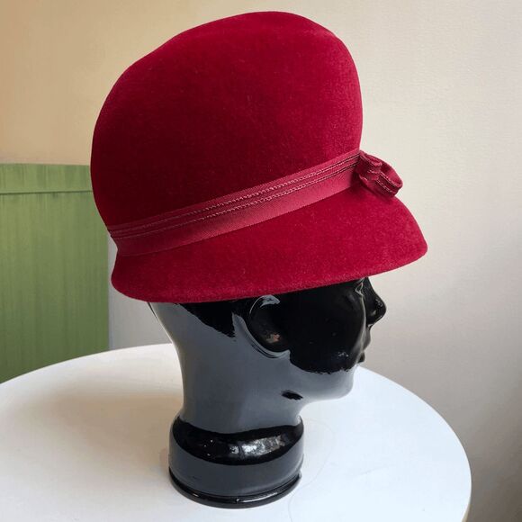 VTG Red Cloche Hat 1930s Wool Felt Old Hollywood Peachbloom Velour Union